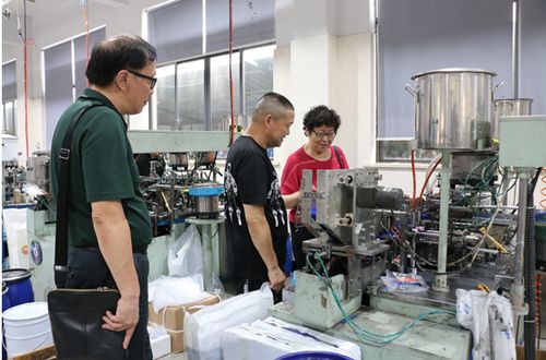 中國(guó)制筆協(xié)會(huì)領(lǐng)導(dǎo)深入桐廬企業(yè)調(diào)研，助力產(chǎn)業(yè)轉(zhuǎn)型升級(jí)與市場(chǎng)拓展